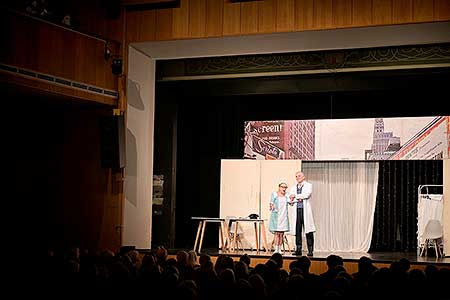 Olga "Háta" Želenská, Lukáš Vaculík v komedii Kaktusový květ, foto: Pavel Kohout