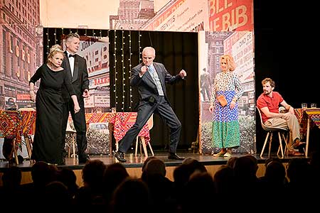 Olga "Háta" Želenská, Juraj Bernáth, Lukáš Vaculík, Kristýna Kociánová, Petr Buchta v komedii Kaktusový květ, foto: Pavel ...