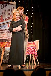 Olga "Háta" Želenská, Petr Buchta v komedii Kaktusový květ, foto: Pavel Kohout