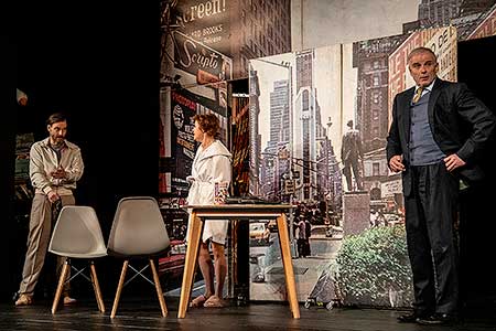 Václav Jiráček, Betka Stanková, Lukáš Vaculík v komedii Kaktusový květ