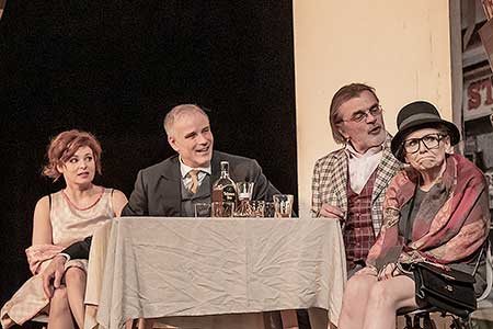 Betka Stanková, Lukáš Vaculík, Roman Štolpa, Olga "Háta" Želenská v komedii Kaktusový květ