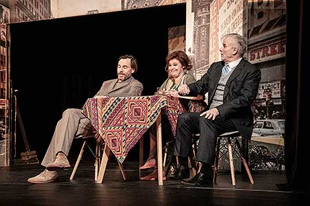 Václav Jiráček, Betka Stanková, Lukáš Vaculík v komedii Kaktusový květ