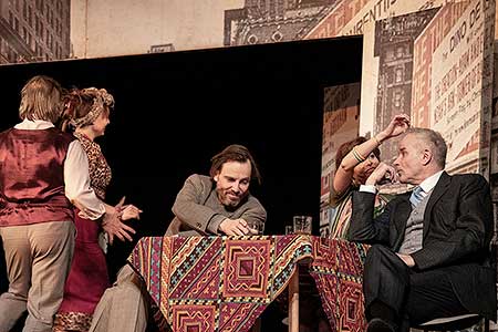 Roman Štolpa, Vítězslava Karolová, Václav Jiráček, Betka Stanková, Lukáš Vaculík v komedii Kaktusový květ