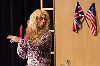 Filip Tomsa v komedii Zamilovaný sukničkář, foto: Lubor Mrázek